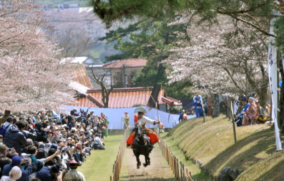 鷲原八幡宮大祭 流鏑馬神事（写真提供：山口県観光連盟）
