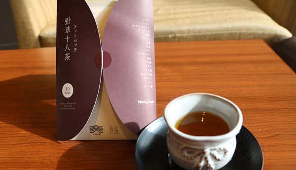 【施設情報】大谷山荘・別邸音信の客室飲料としてノンカフェイン健康茶「野草十八茶」をご提供。