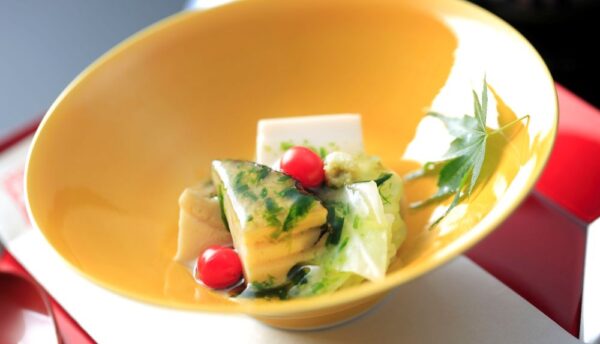 【上質を愉しむ旅～春の季節会席】芽吹きの春を祝う山の幸に海の幸。料理長厳選のご当地の食をご堪能。