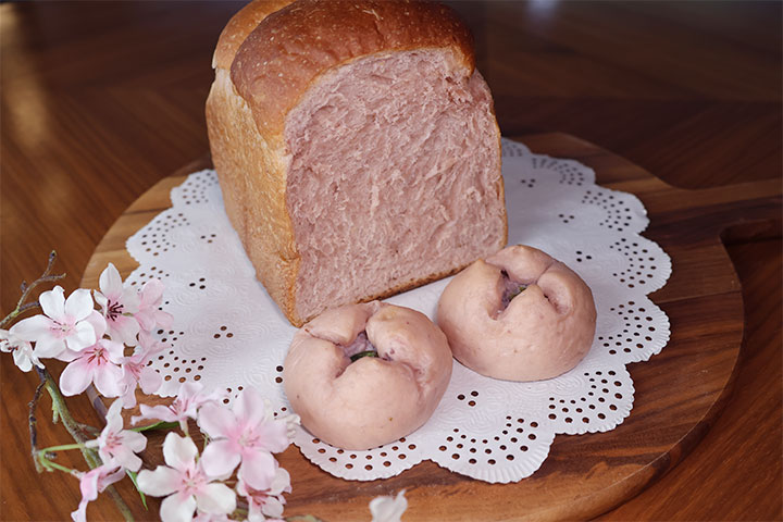 【季節商品】春を愉しむ自家製ベーカリー｢豆乳いちごブレッド｣｢豆乳いちごクリームあんぱん｣のご案内。